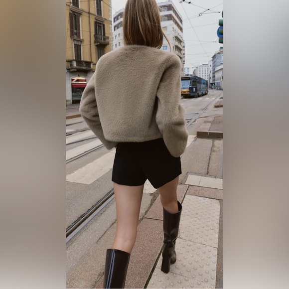 Zara Viral Faux Fur Cropped Jacket Round Neck Button Front Size L - Picture 7 of 16